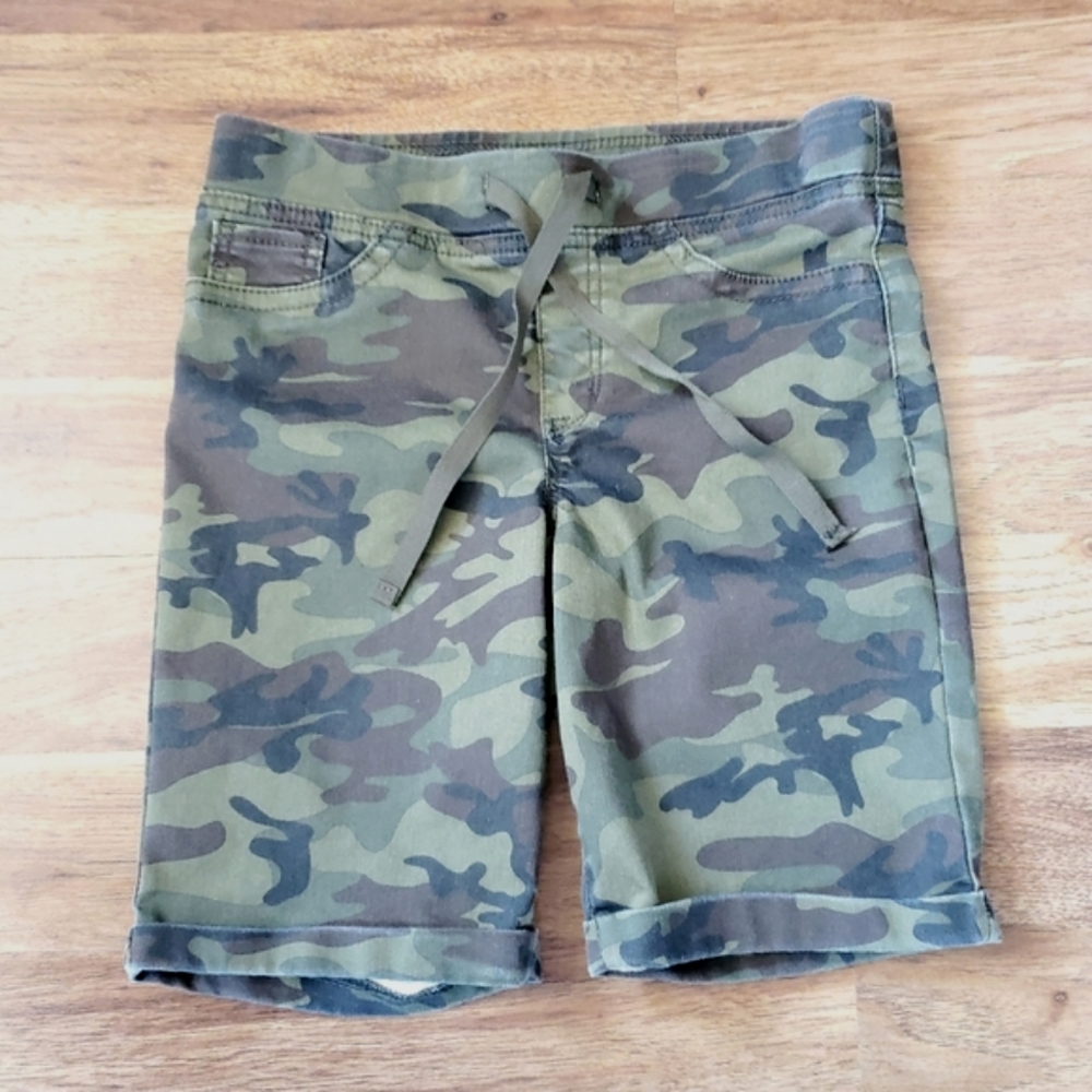 NOBO No Boundaries Medium (7-9) Camo Bermuda Shorts